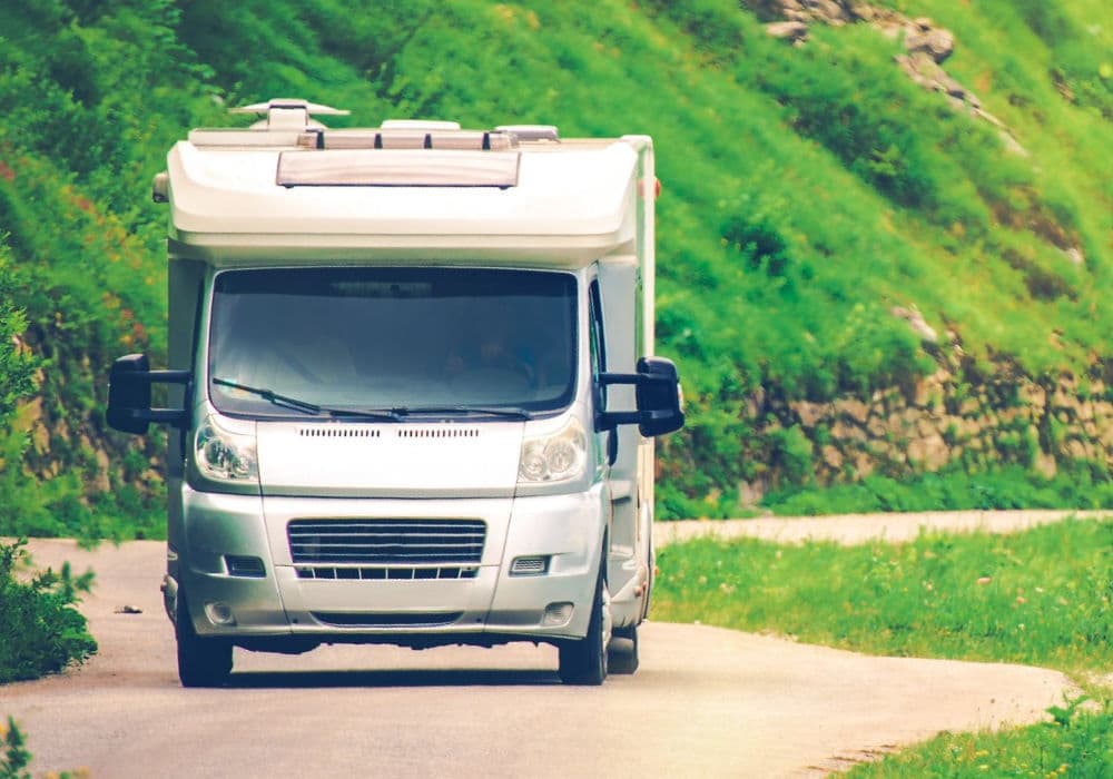 VISION AQUA mobile Wasserfilter VISION AQUA Wohnmobil fährt die Straße entlang