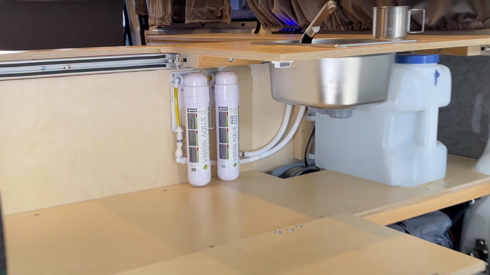 Wasserfilter für Wohnmobile und Camper Der VanLife Wasserfilter von VISION AQUA eingebaut im Wohnmobil und Camper VW T4