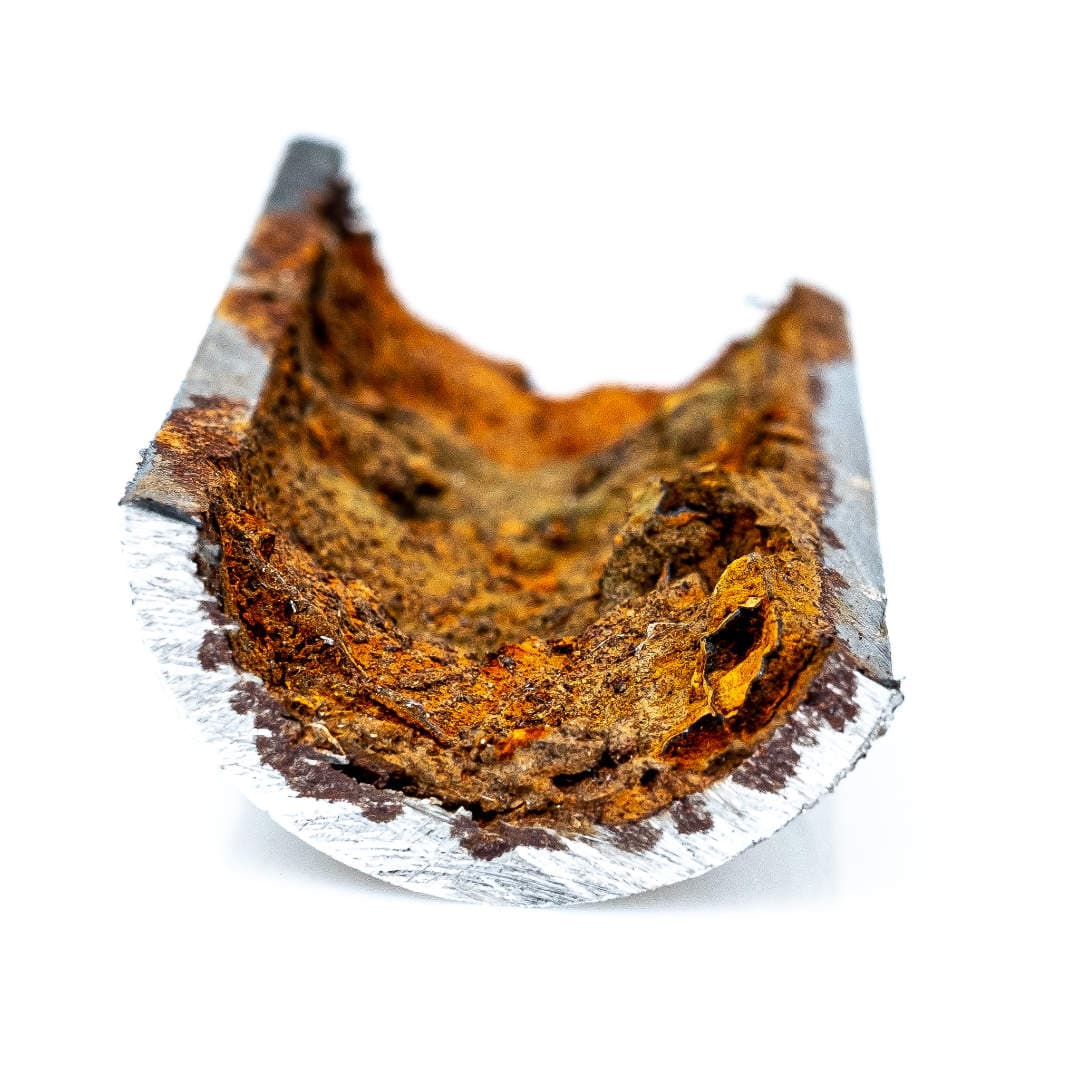 Wasserrohr verkalkt - frontal Der Querschnitt eines verkalkten Wasserrohrs von vorne